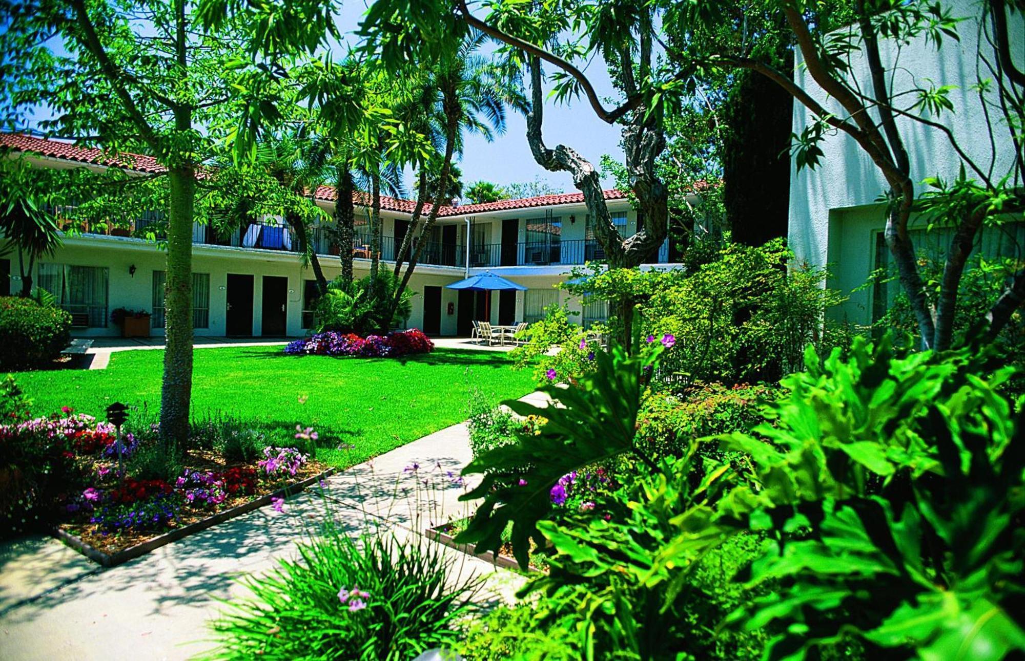 West Beach Inn, A Coast Hotel Santa Barbara Exterior photo